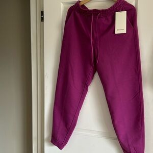 NWT: Lululemon Loungeful HR Jogger Purpely /Pink